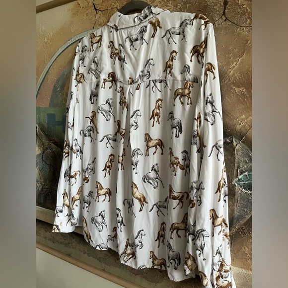 Jane + Delancey Horse-Print Button-down Blouse - Picture 9 of 10